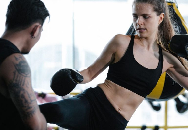 Entrenamiento para mujeres en kickboxing en Barcelona