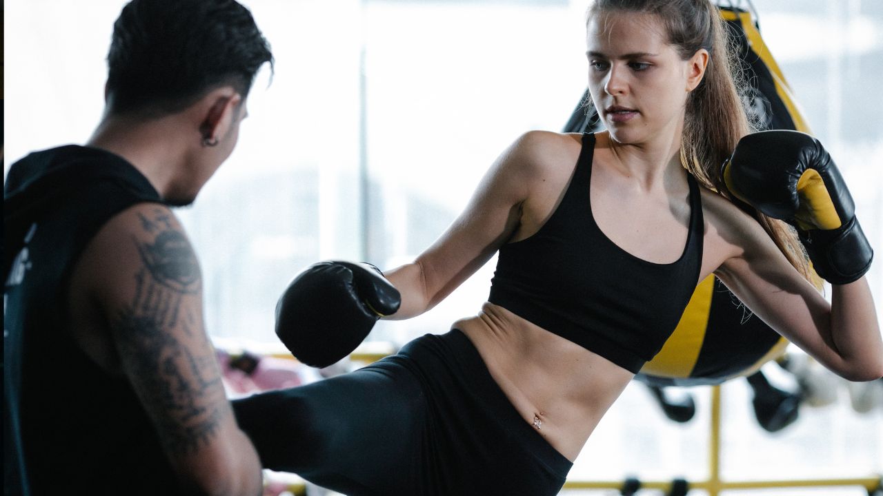 Entrenamiento para mujeres en kickboxing en Barcelona