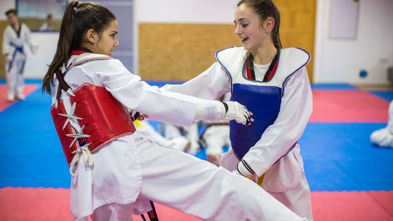 Cómo las artes marciales benefician a los adolescentes en el desarrollo de su carácter